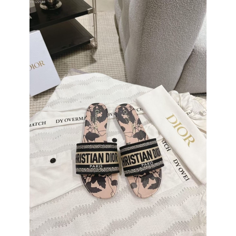 ch**an D*or slippers